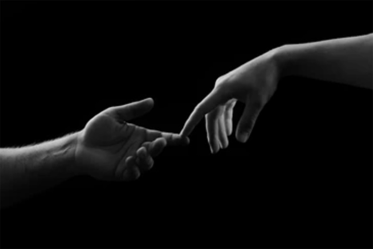 levrette deux mains tendu